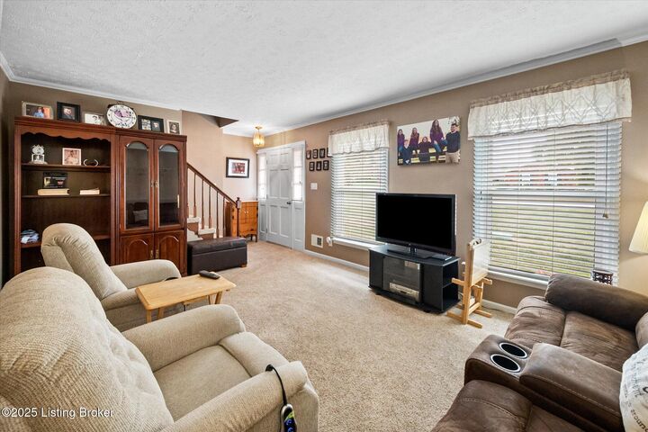 Property Photo:  151 Winding Way  KY 40065 