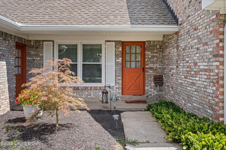 Property Photo:  151 Winding Way  KY 40065 