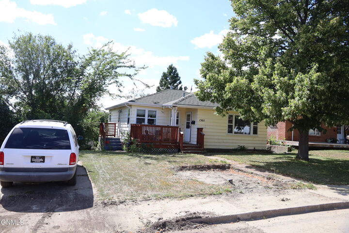 Property Photo: 1305 Monte Drive ND 58554