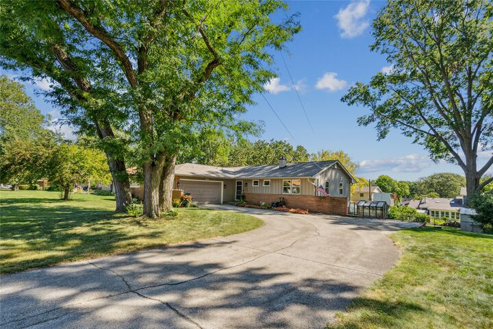 Property Photo: 2709 Beverly Drive IA 50322
