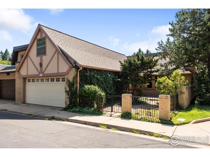 Property Photo: 4953 Clubhouse Ct CO 80301