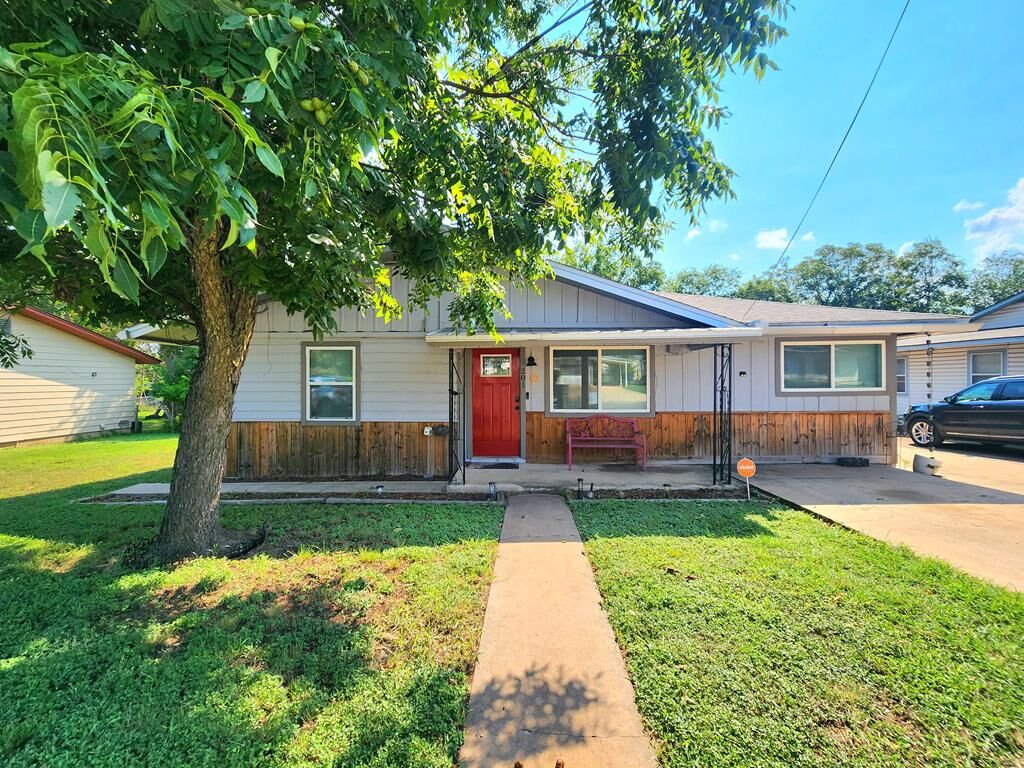 Property Photo:  201 Pearl St  TX 78028 