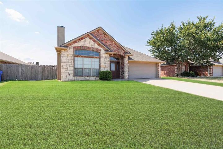 Property Photo:  404 N Mountain Meadow Dr  OK 73527 