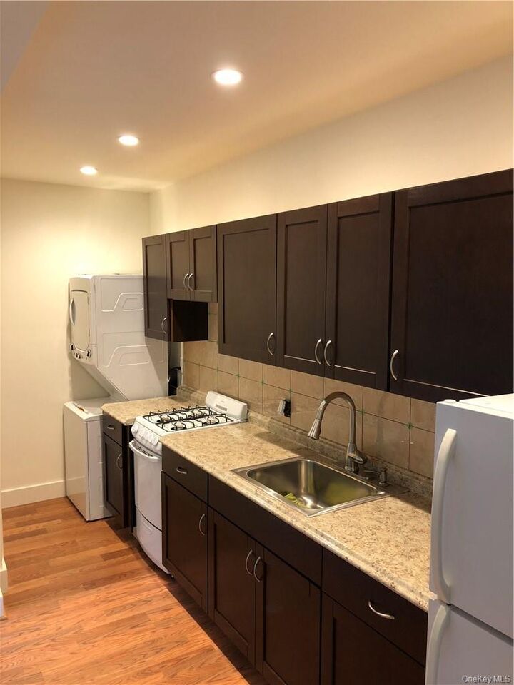 Property Photo: 187 W Clarkstown Road 5 NY 10956