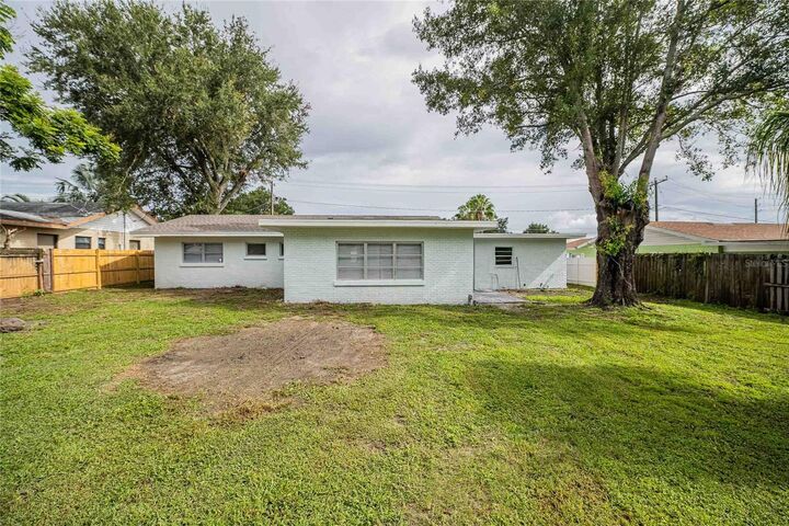 Property Photo: 1520 Avenue H NE FL 33881