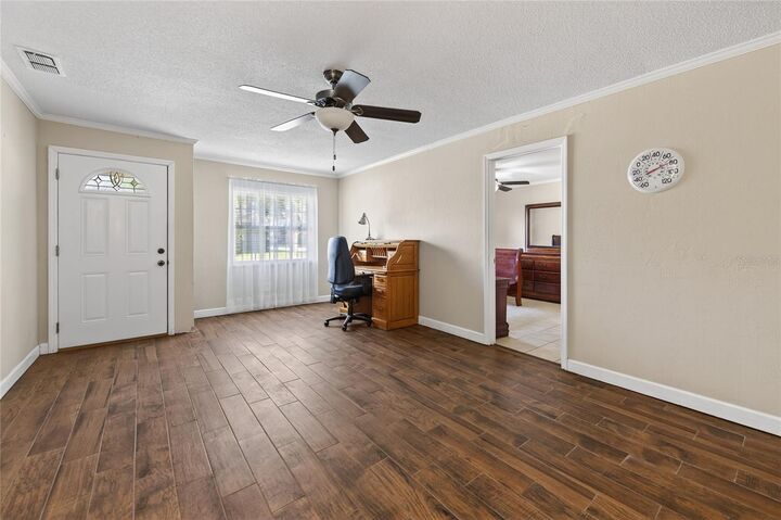 Property Photo:  901 Kingsport Court  FL 32117 