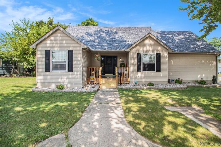 Property Photo: 26312 Ypsilanti Street MI 48134 1539