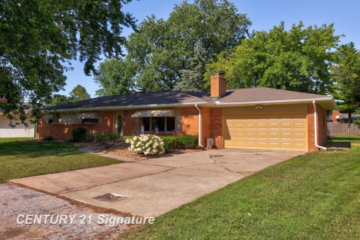 Property Photo:  1466 Sheffield Drive  MI 48638 
