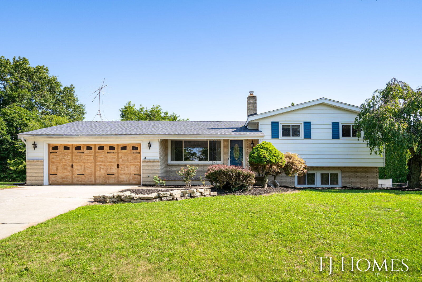 Property Photo:  2200 S Eventide Drive NE  MI 49505 