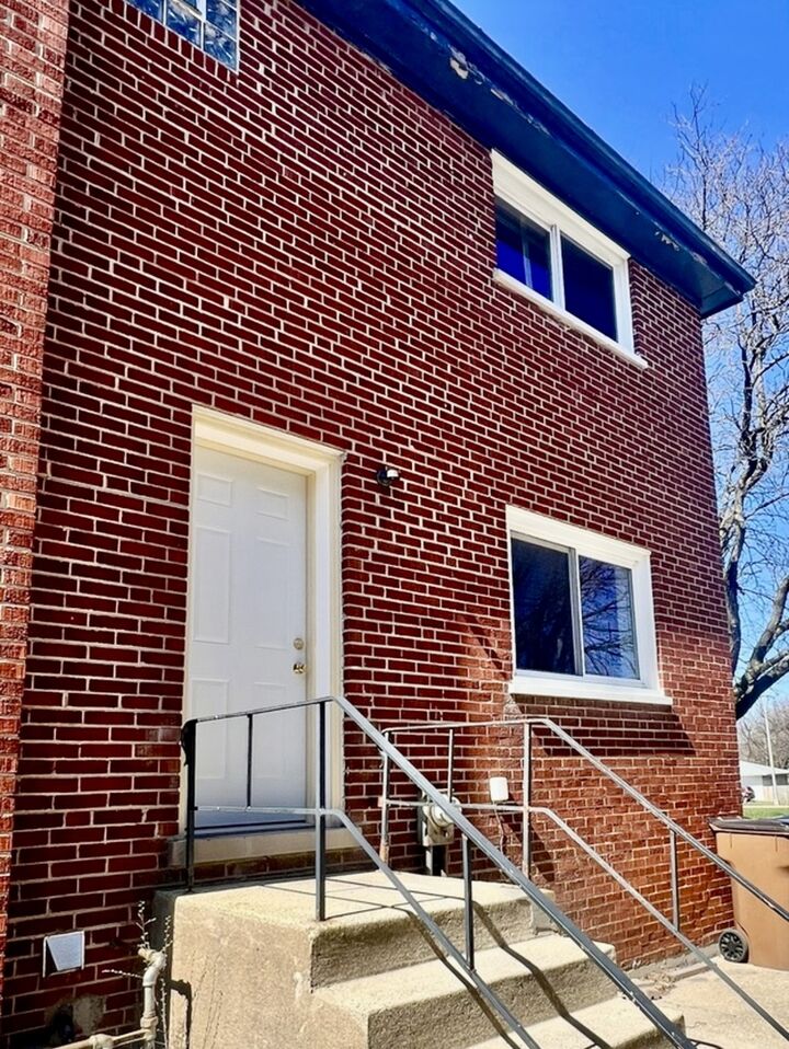 Property Photo:  905 W North Avenue A  IL 60181 