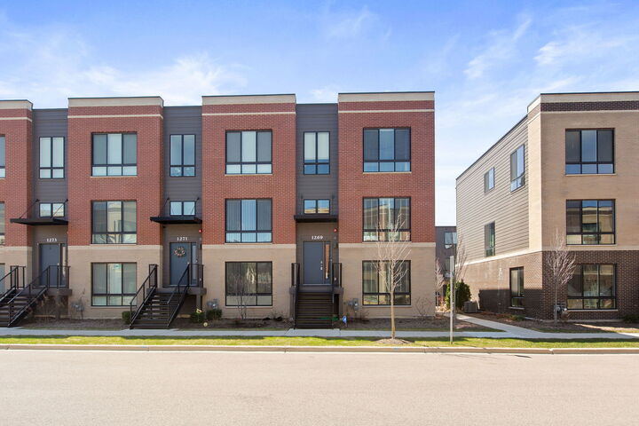 Property Photo: 1269 Catalina Court IL 60173