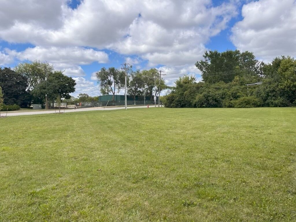 Property Photo:  617 N Wilke Road  IL 60005 