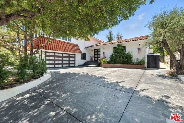 Property Photo: 18912 Pasadero Drive CA 91356