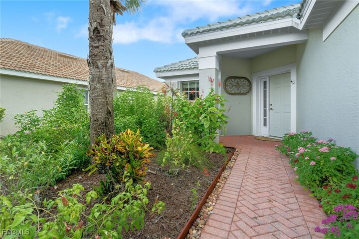 Property Photo: 10055 Oakhurst Way FL 33913