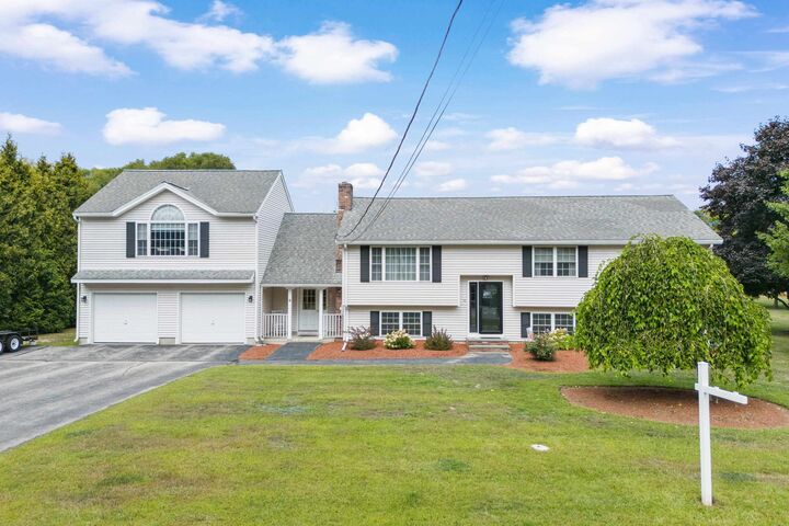 Property Photo: 6 Gumpas Hill Road NH 03076