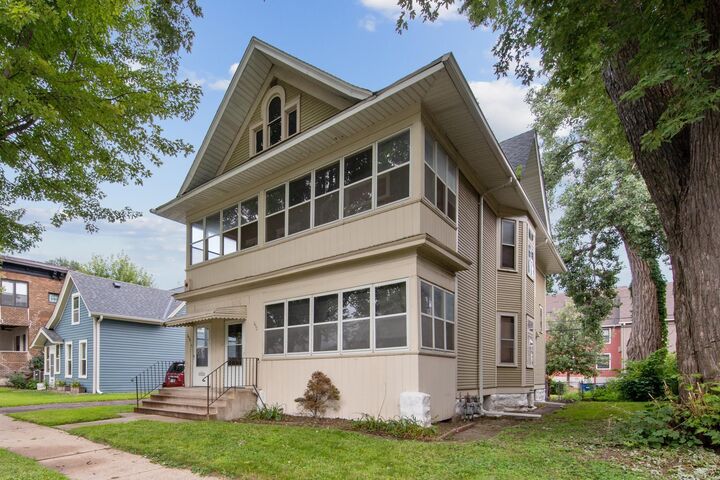 Property Photo:  652 Dayton Avenue  MN 55104 