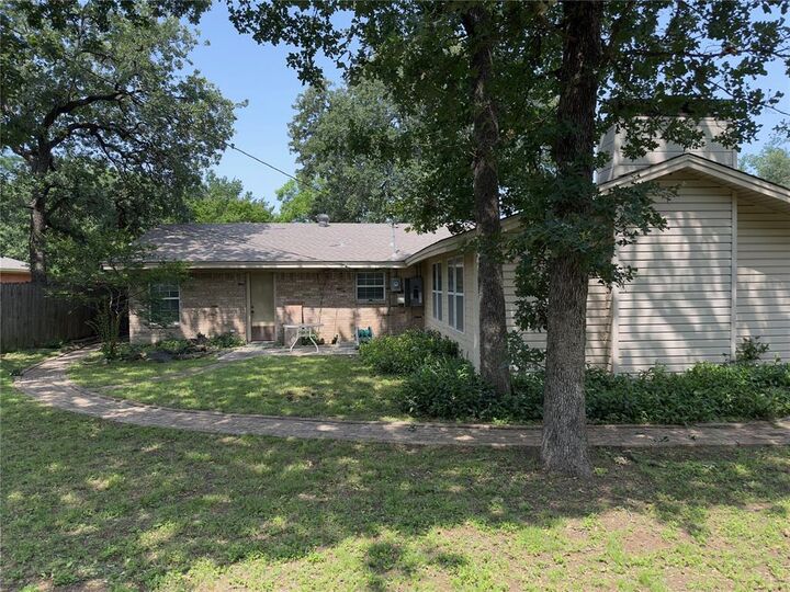 Property Photo: 2614 Newton Circle E TX 75062