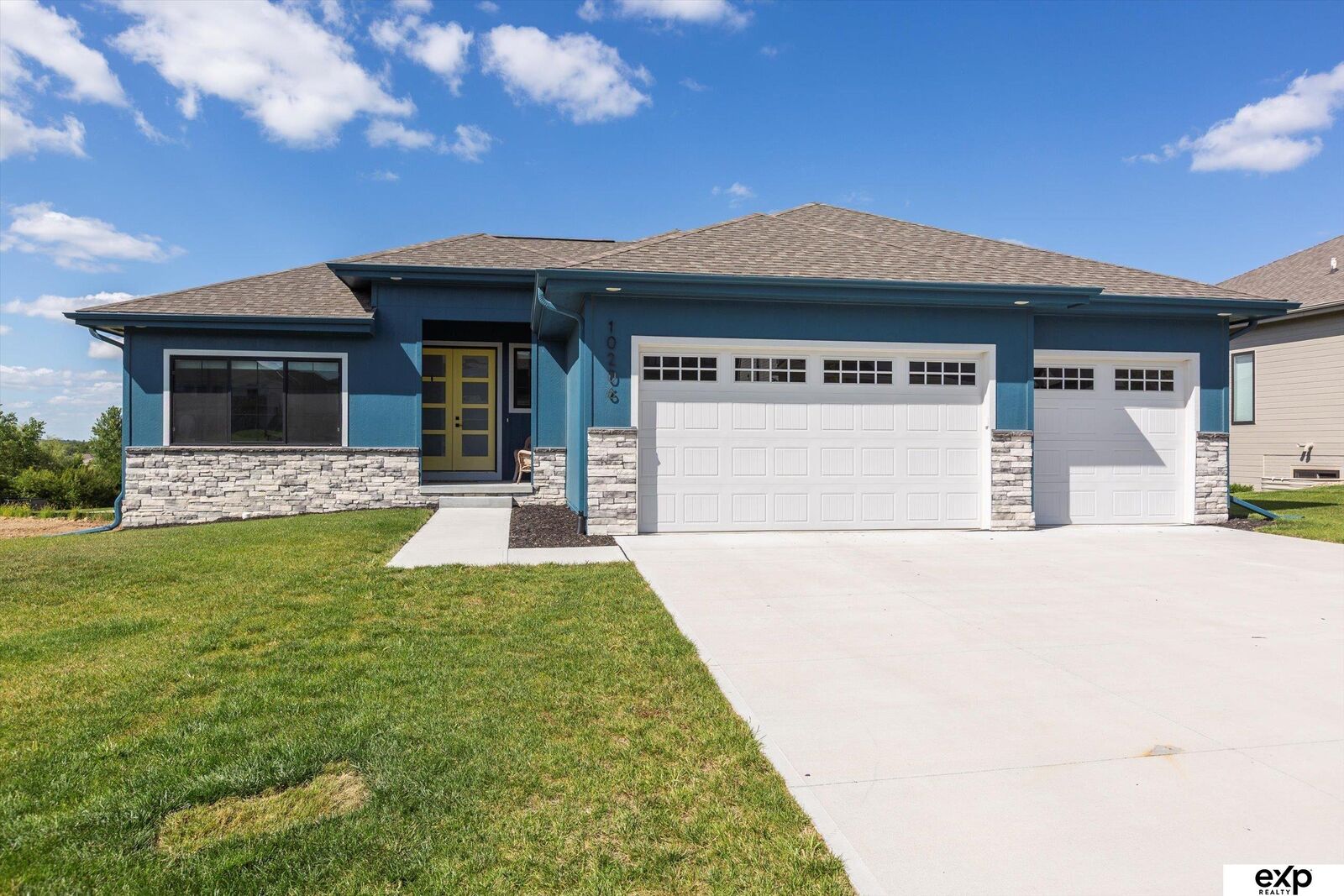 Property Photo: 10206 Longshore Avenue NE 68046