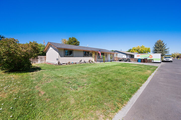 Property Photo: 775 SE Juniper Street OR 97754