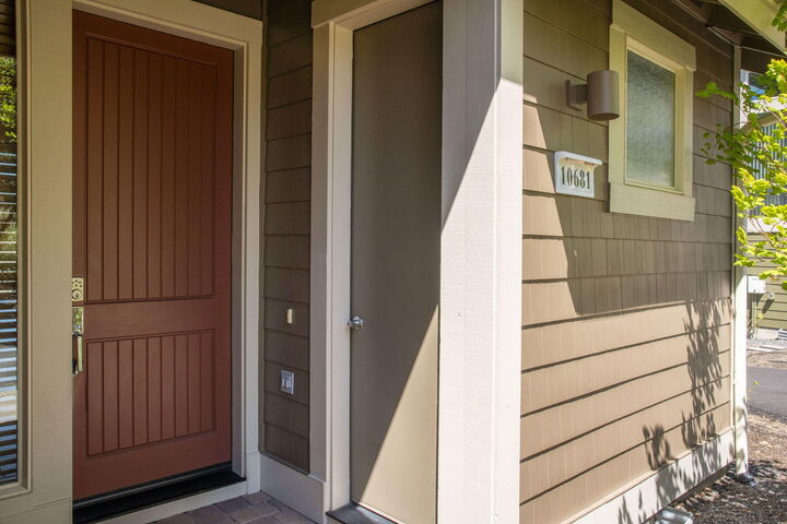 Property Photo: 10681 Village Loop OR 97756