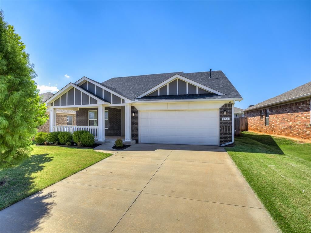 Property Photo: 918 Butterfly Way OK 73069