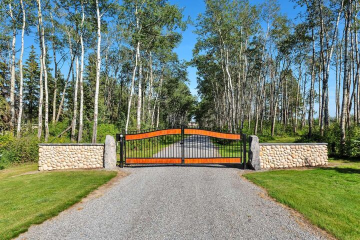 Property Photo: 38551 Range Road 21 AB T4E 2M7