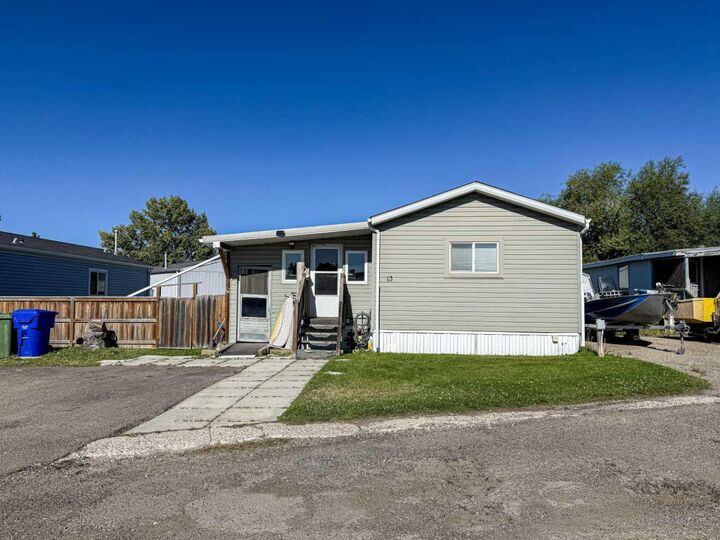 Property Photo:  5800 46 Street 13  AB T4H 1G7 