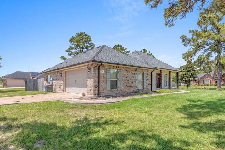 Property Photo: 111 Carol Dr LA 70657