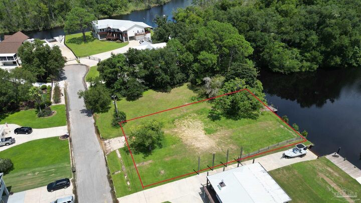 Property Photo: 1300 La Paz St FL 32506
