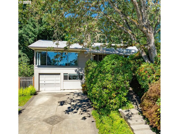 Property Photo: 2550 Lincoln St OR 97405