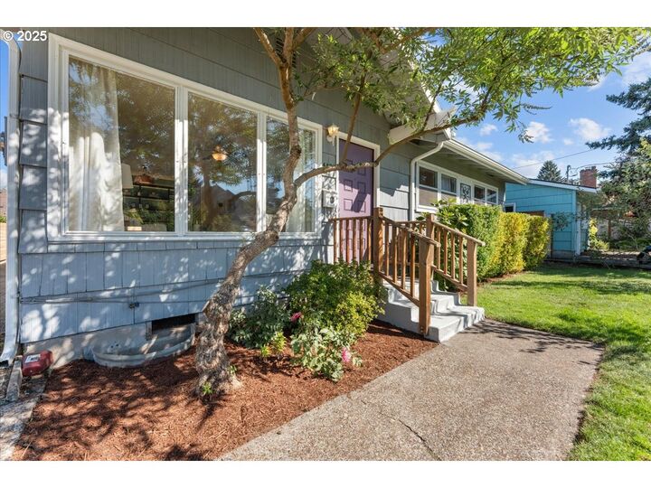 Property Photo: 4406 NE 62nd Ave OR 97218