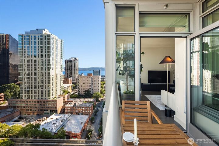 588  Bell Street 1804S  Seattle WA 98121 photo