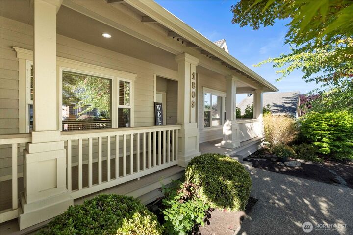 Property Photo:  1809  31st Avenue SE  WA 98374 