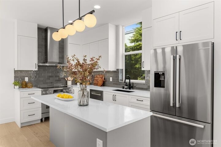 Property Photo: 1627 B 21st Avenue WA 98122