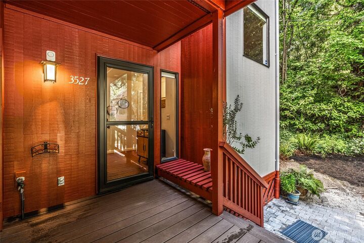 Property Photo: 3527 E Spruce Street WA 98122