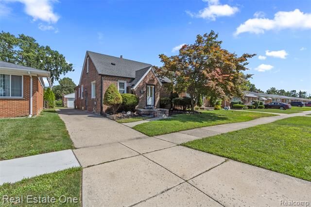 Property Photo: 6720 N Lafayette Street MI 48127