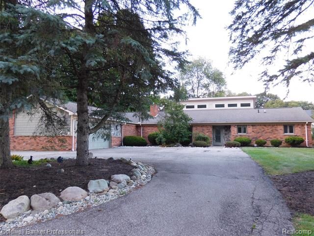 Property Photo: 6448 Tutbury MI 48098