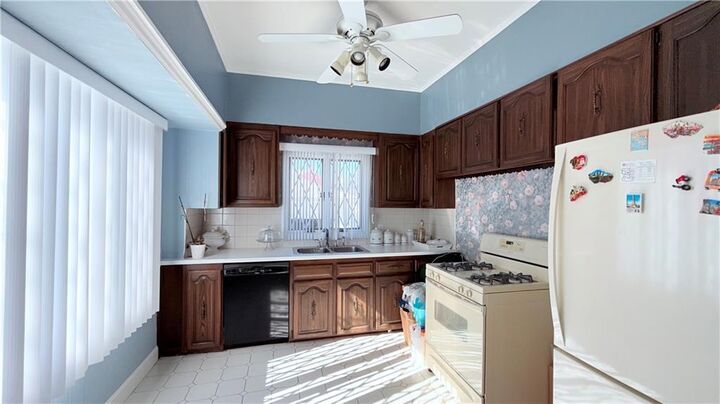 Property Photo:  54 Chatham Street  RI 02904 