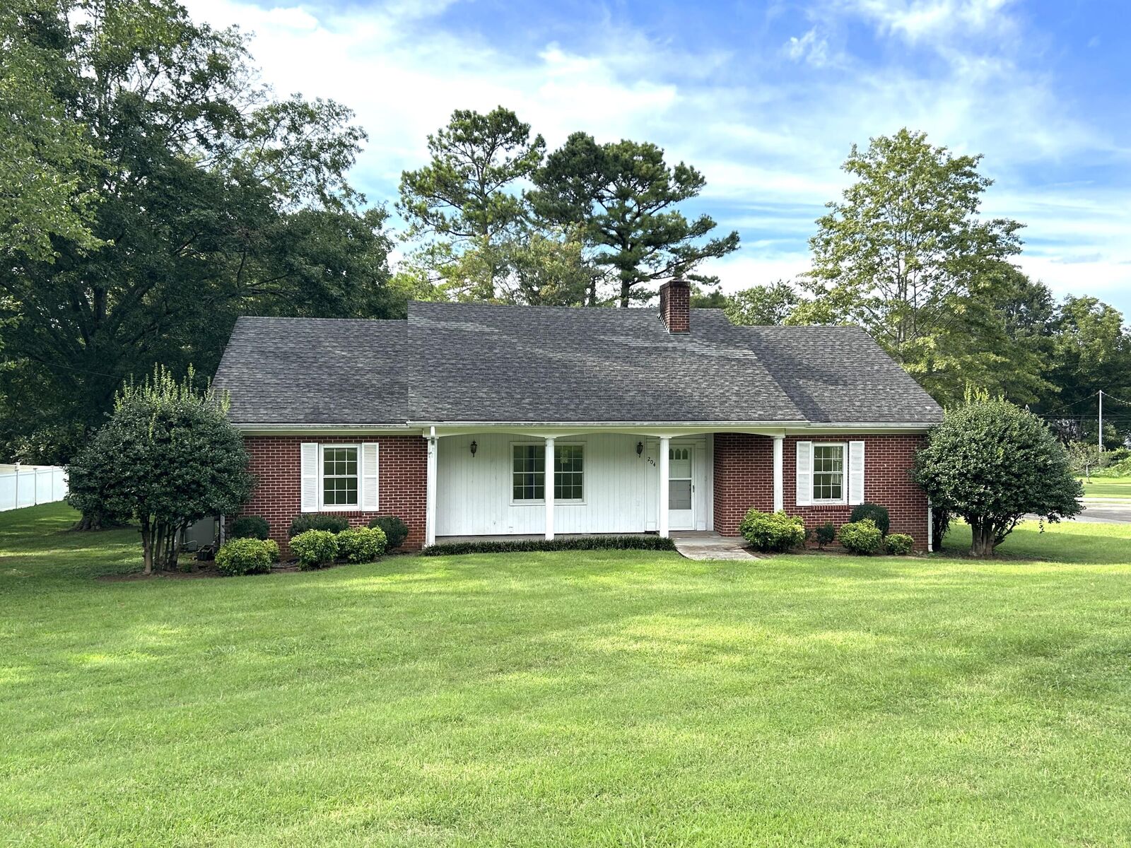 Property Photo:  204 Farrell Street W  TN 37826 