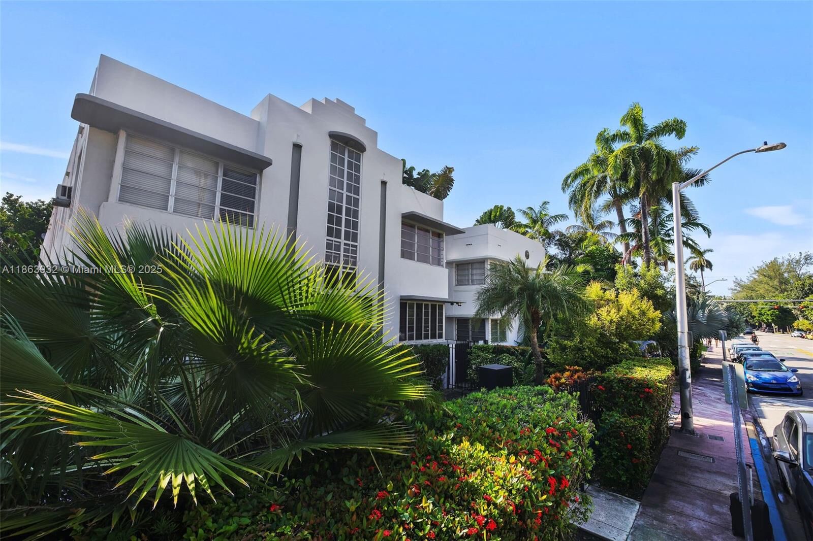 Property Photo:  1525 Meridian Ave 202  FL 33139 
