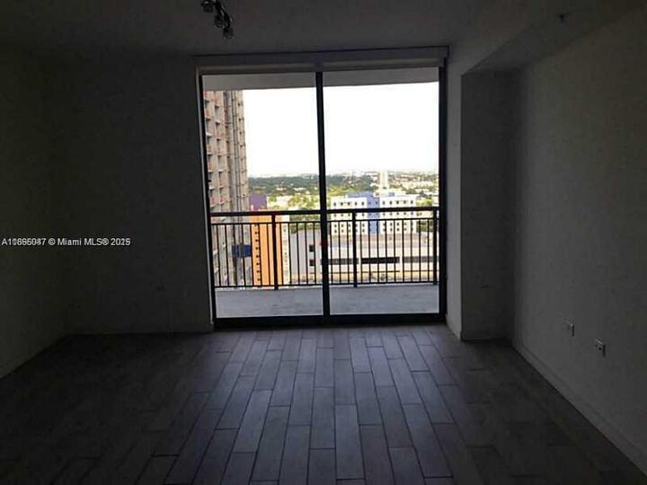 999 SW 1st Ave 1809  Miami FL 33130 photo