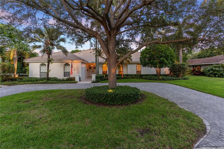 Property Photo: 16121 SW 83rd Ave FL 33157