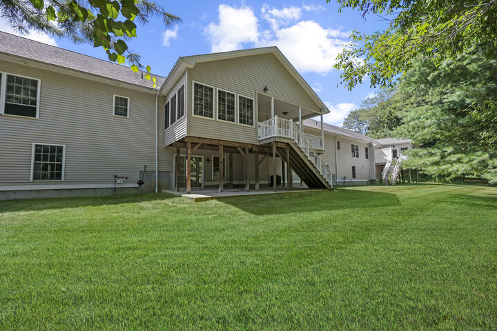 Property Photo: 11 Village Court 11 CT 06415