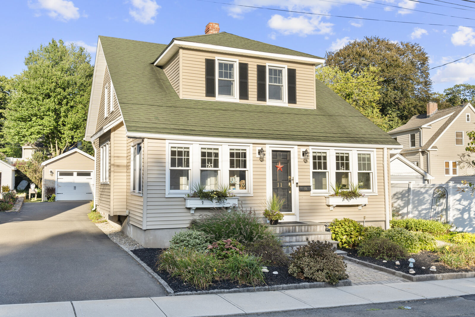 Property Photo:  11 Russell Street  CT 06405 