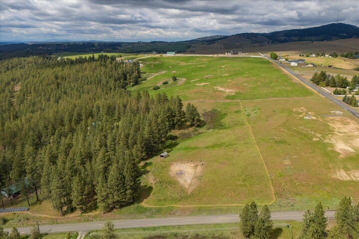 Property Photo: 52xx E Stoughton Rd WA 99036