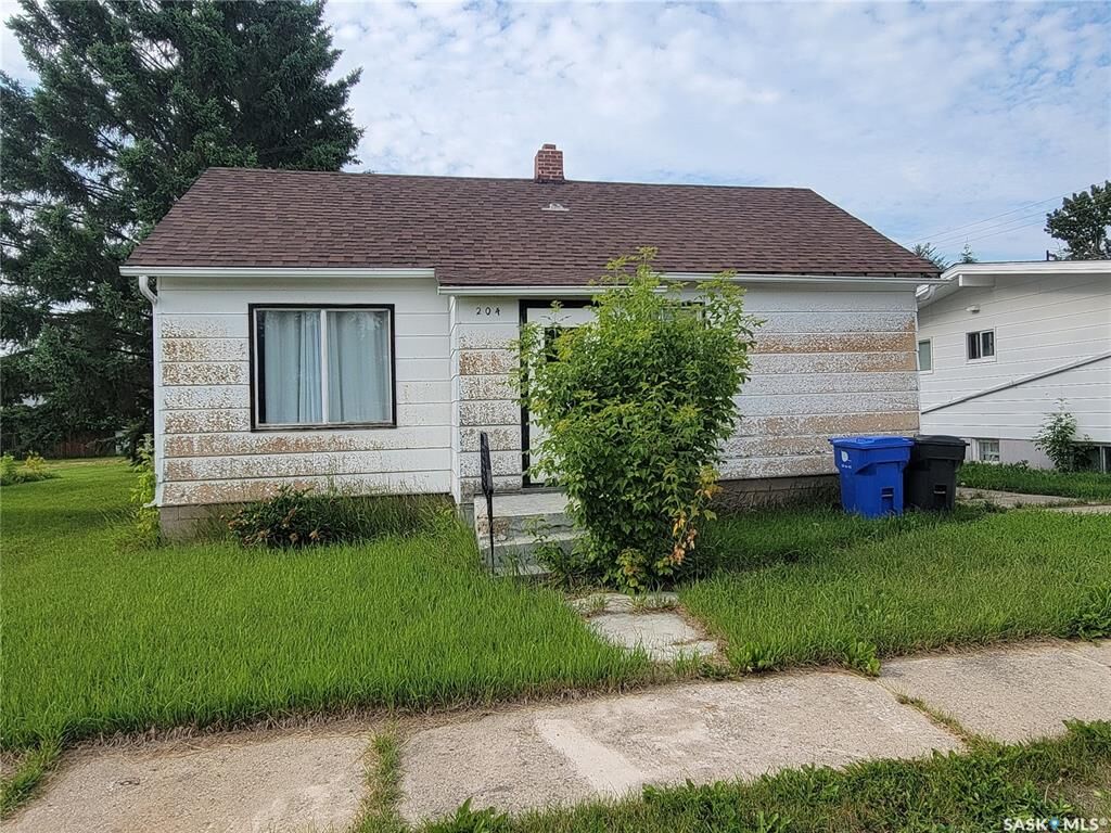 Property Photo: 204 Princess Avenue W SK S0J 1A0