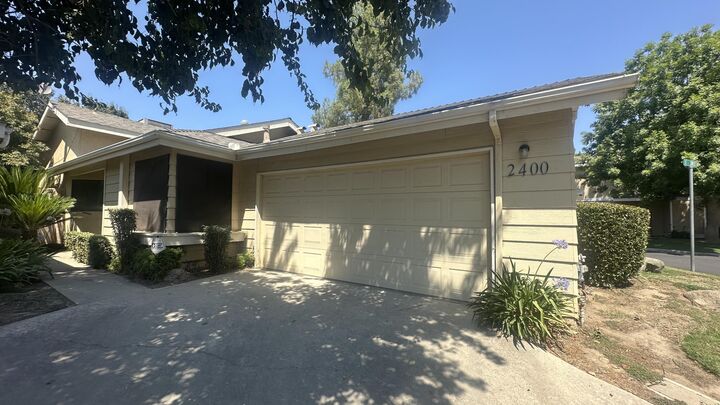 Property Photo:  2400 E Sweet Avenue  CA 93292 