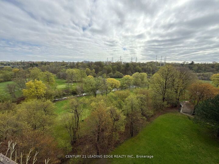 Property Photo: 20 Edgecliff Golfway 815 ON M3C 3A4