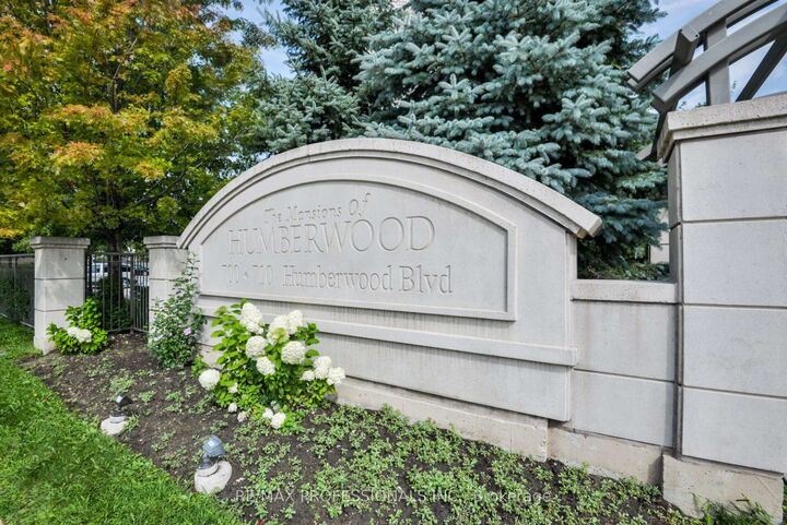 Property Photo:  700 Humberwood Boulevard Ph21  ON M9W 7J4 