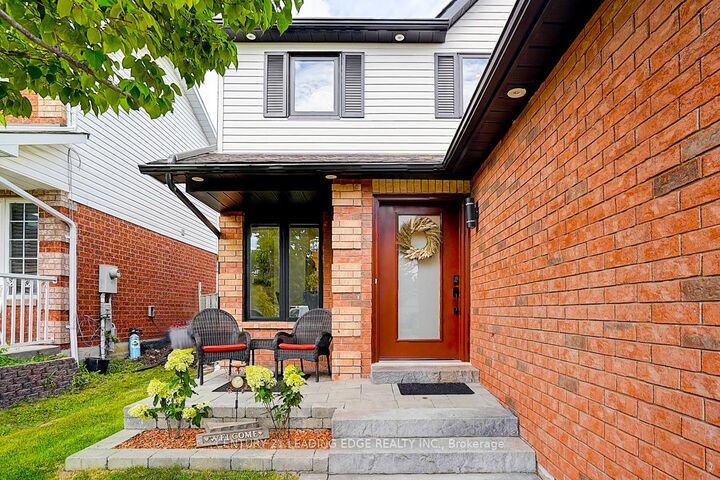 Photo de la propriété: 6 Freeland Avenue ON L1C 4R9